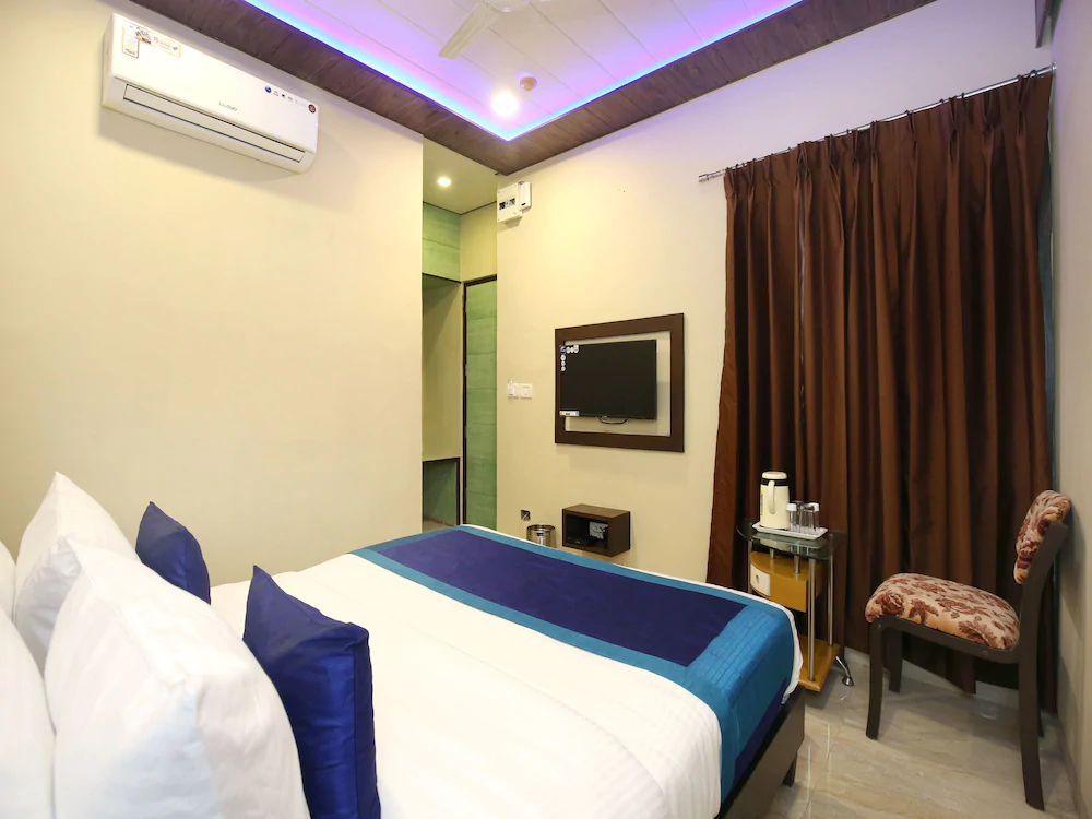 Hotel Seven by OYO Rooms