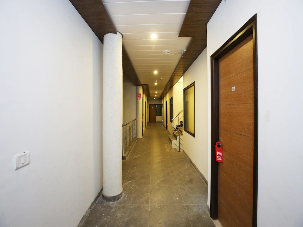 Hotel Seven by OYO Rooms