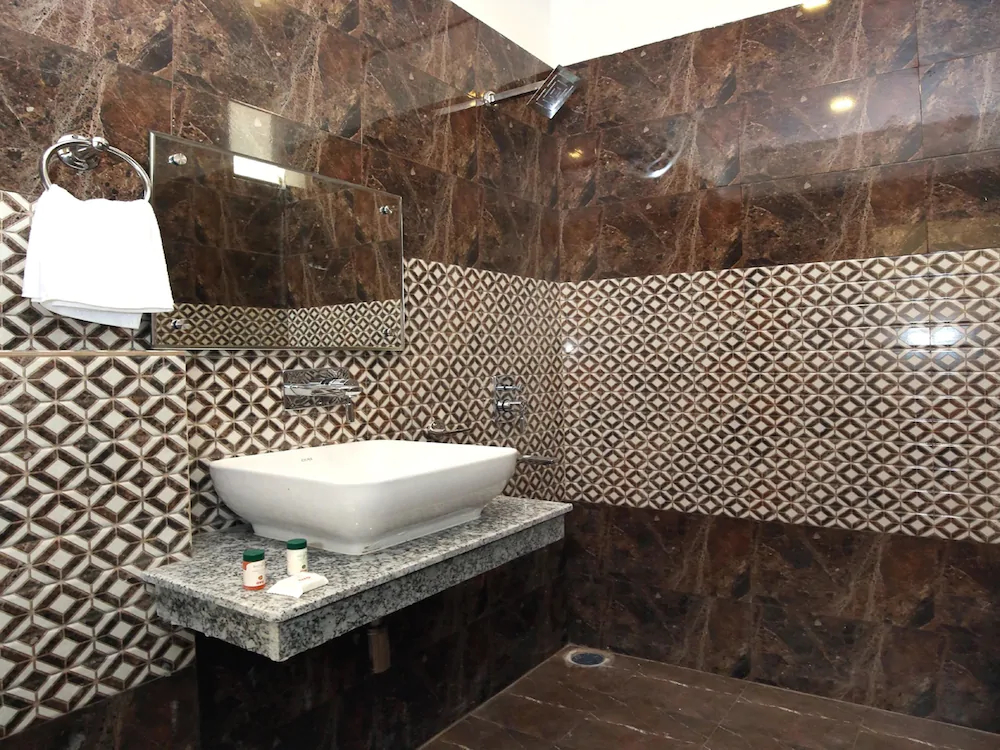 Hotel Seven by OYO Rooms