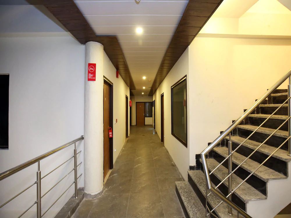 Hotel Seven by OYO Rooms
