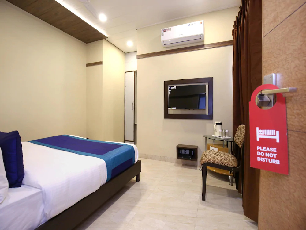 Hotel Seven by OYO Rooms