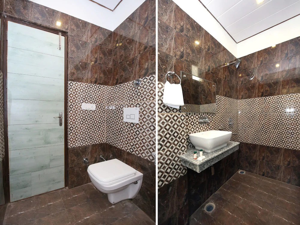 Hotel Seven by OYO Rooms