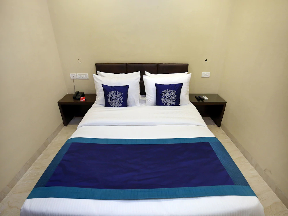 Hotel Seven by OYO Rooms