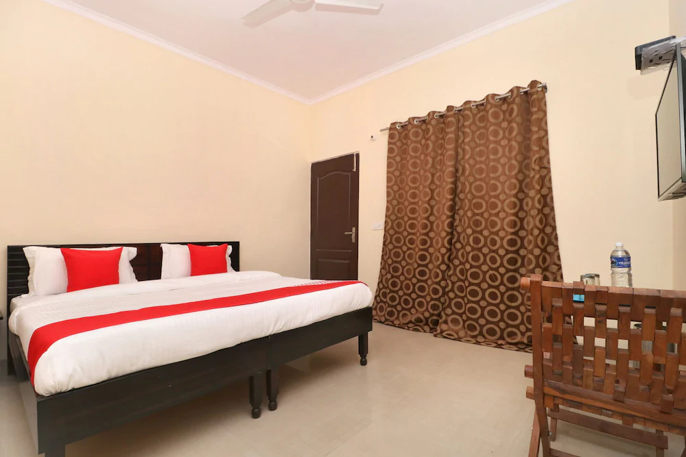 Hotel Sunroof By OYO Rooms