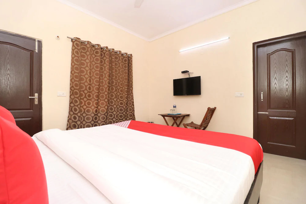 Hotel Sunroof By OYO Rooms