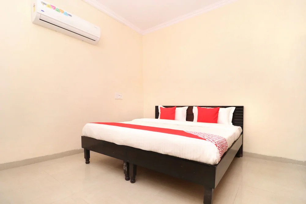 Hotel Sunroof By OYO Rooms