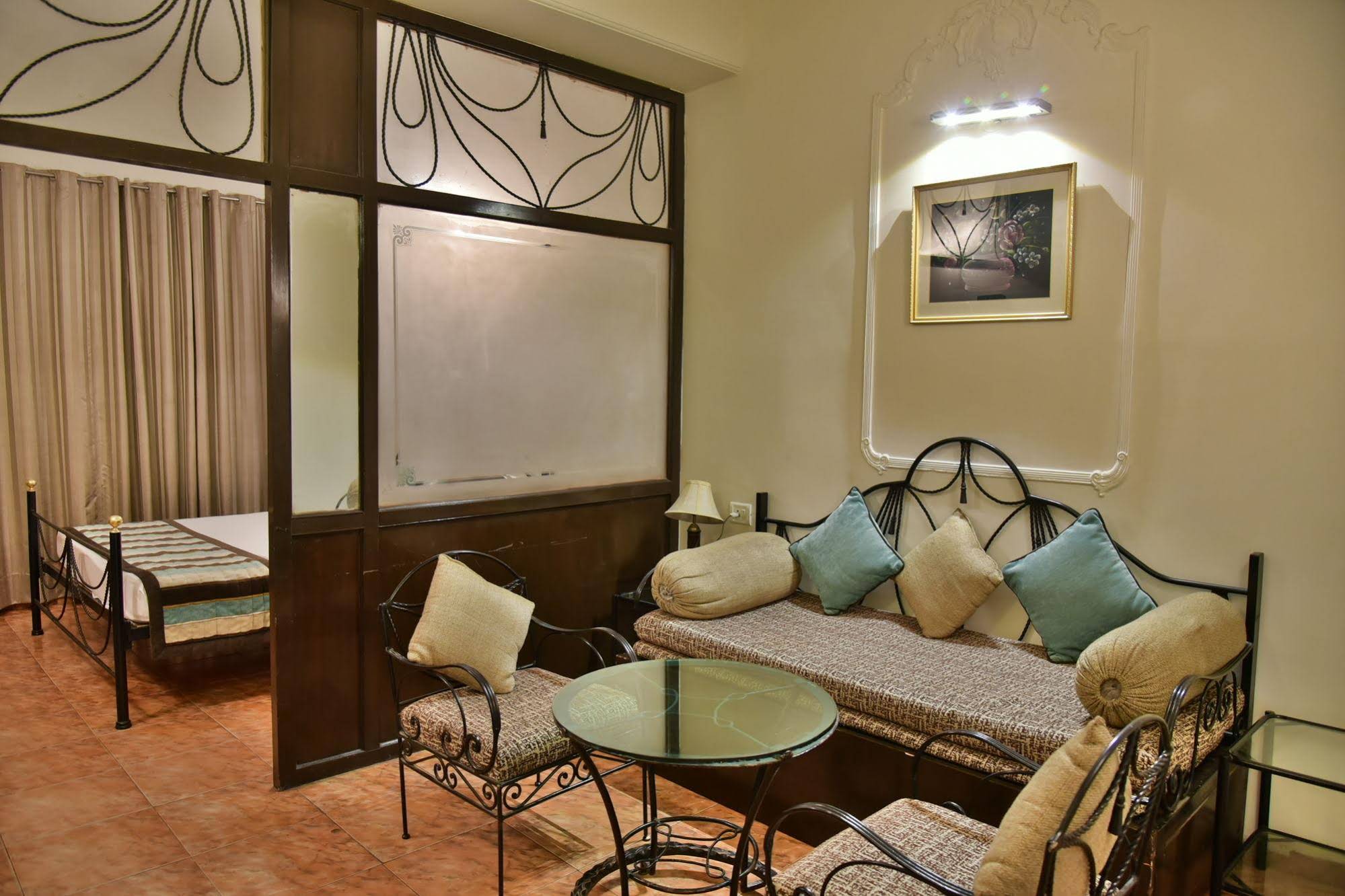 Jullundur Hotel