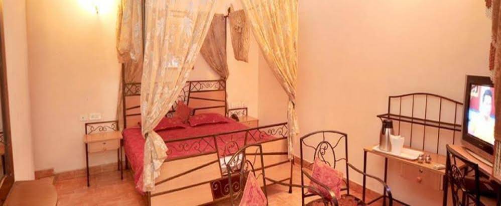 Jullundur Hotel