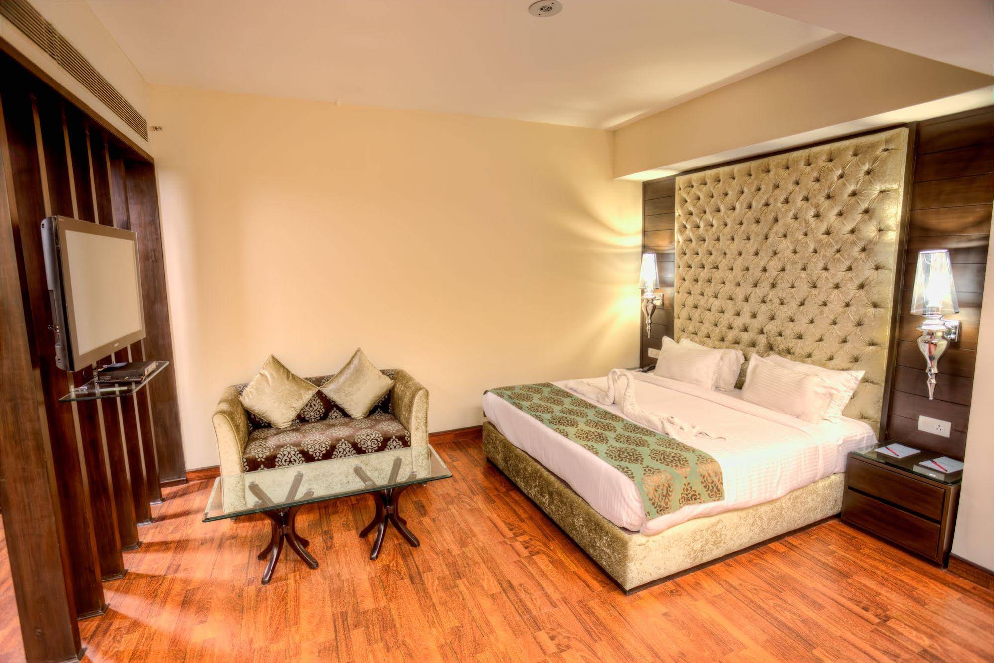Mercure Chandigarh Tribune Chowk