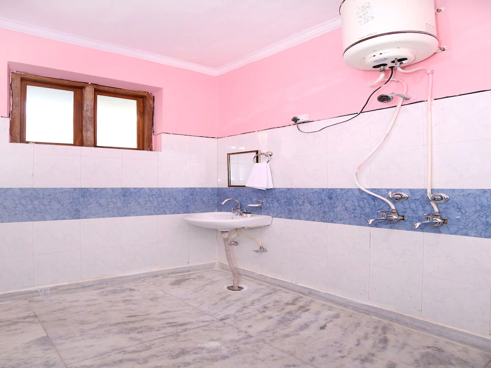 New Bhaskar By OYO Rooms