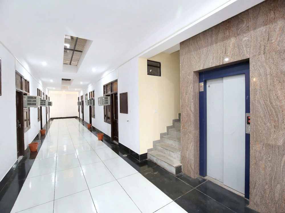 OYO 14823 Skyheights