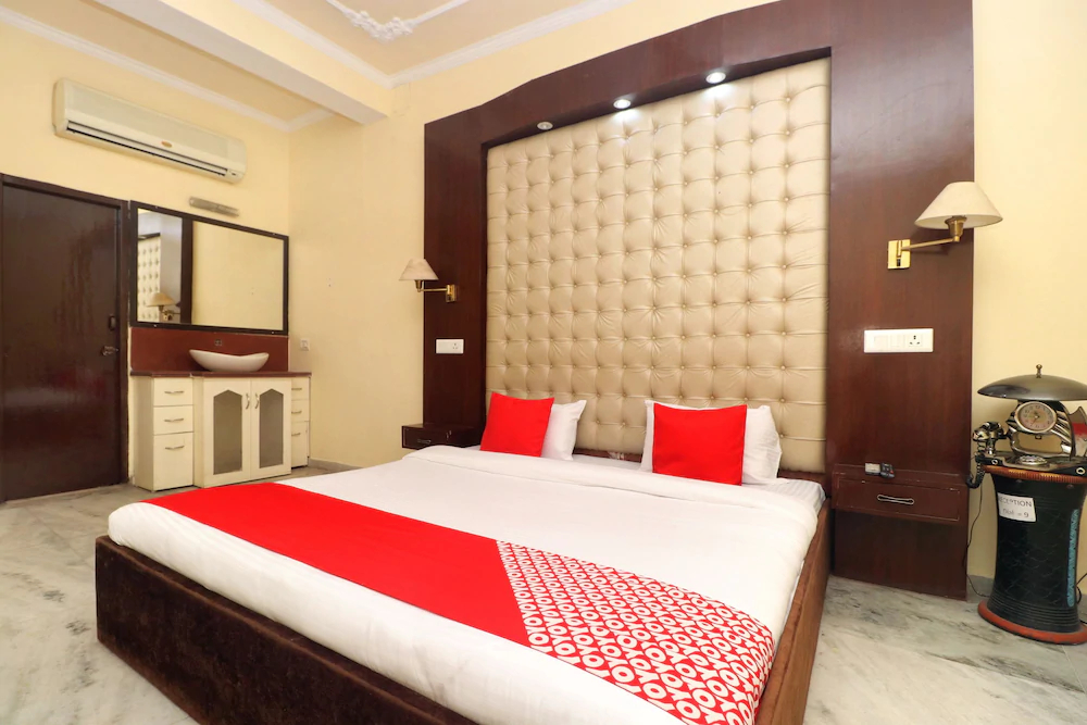 OYO 19403 Hotel Ashish Plaza
