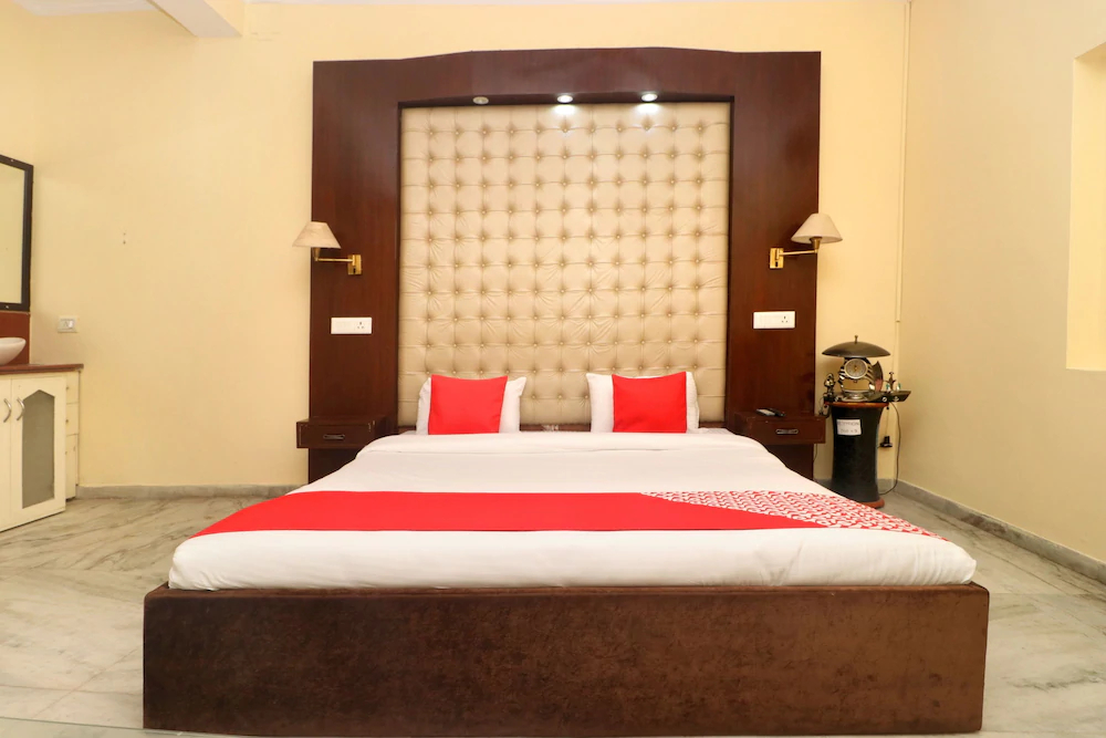OYO 19403 Hotel Ashish Plaza