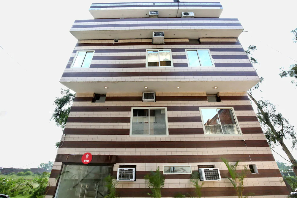 OYO 9371 Hotel Hide In