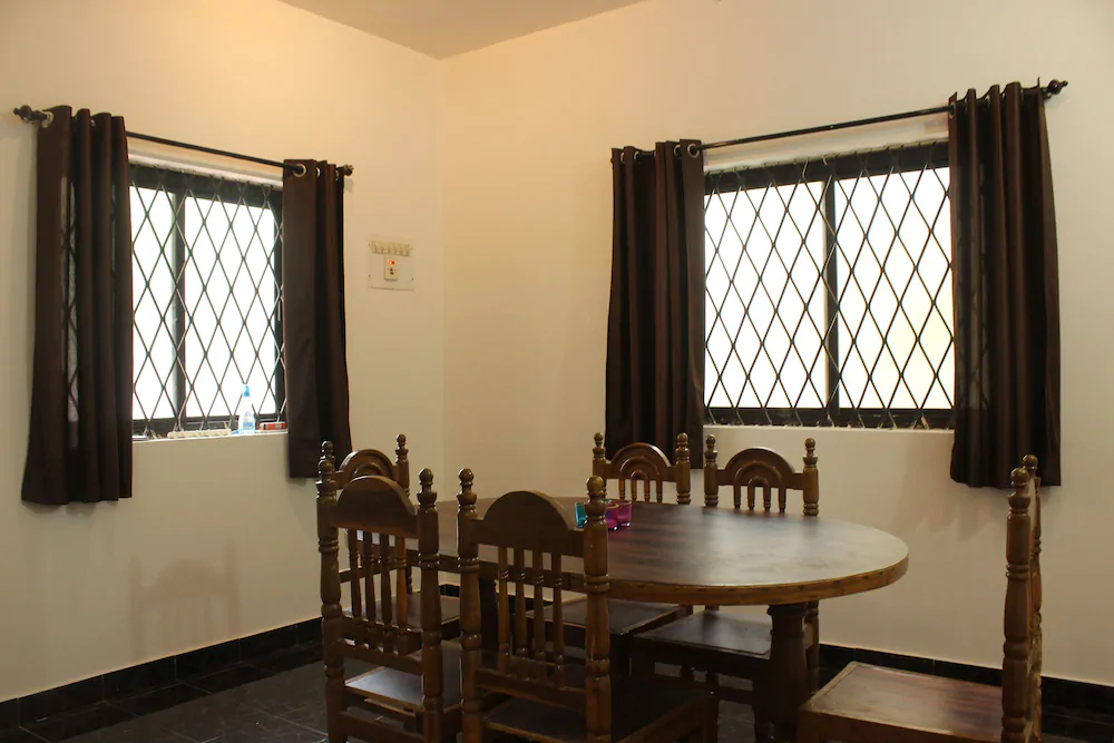 OYO 9371 Hotel Hide In