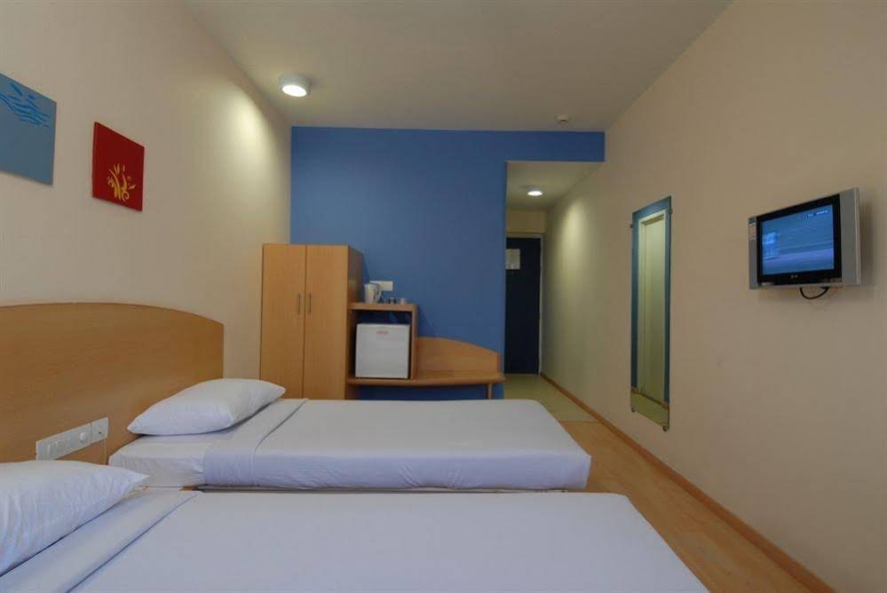 Red Fox Hotel Chandigarh
