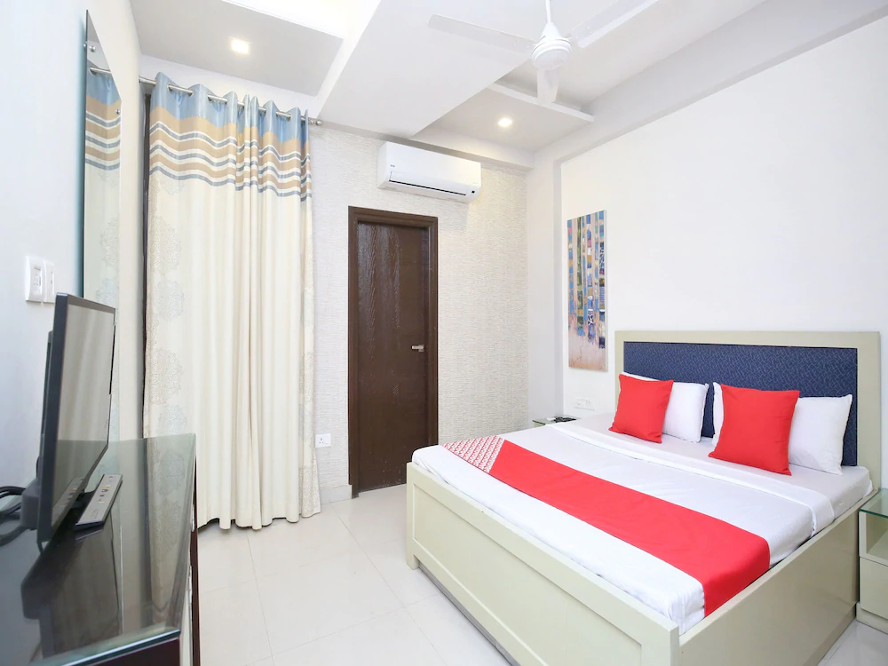 Royale Lake Suites