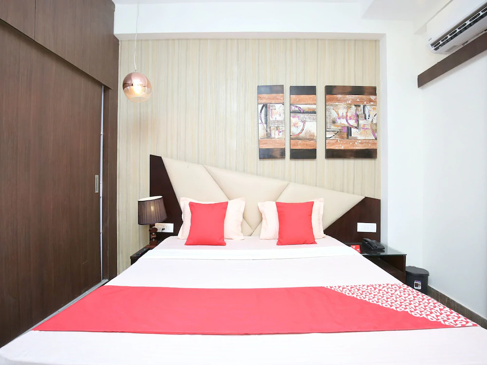 Royale Lake Suites