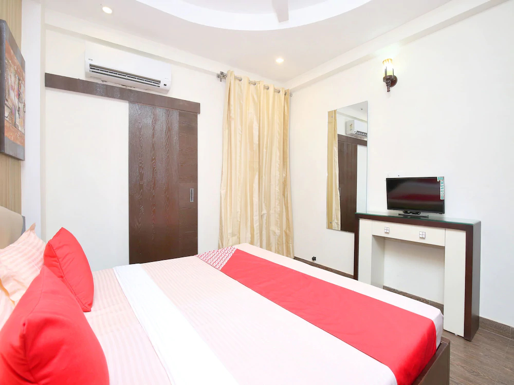 Royale Lake Suites