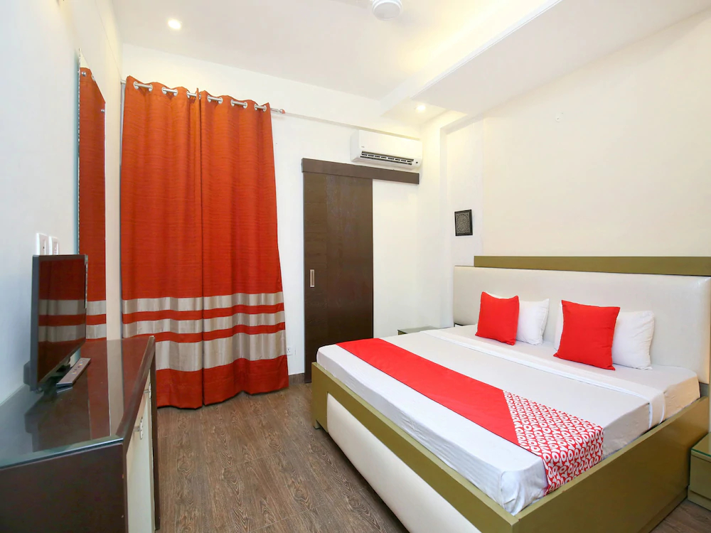 Royale Lake Suites