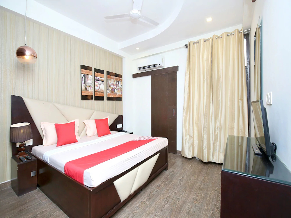 Royale Lake Suites