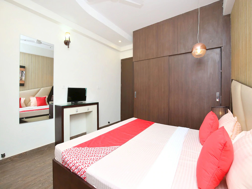 Royale Lake Suites