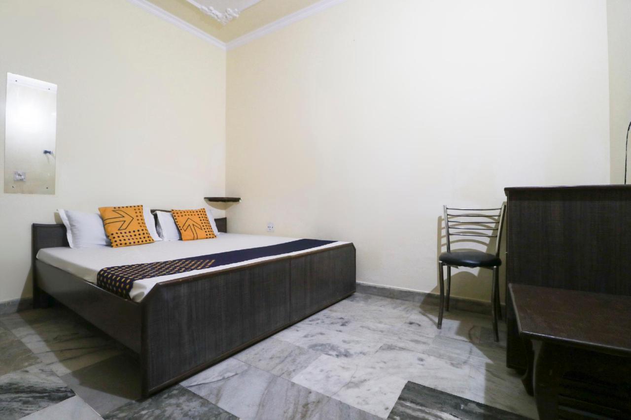 SPOT ON 62300 Hotel Samrat