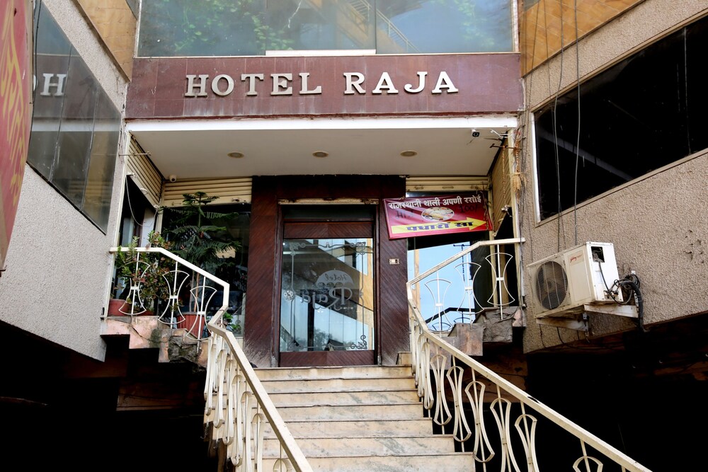Raja By OYO Rooms
