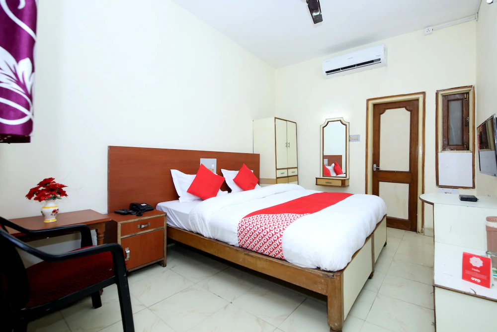 Raja By OYO Rooms
