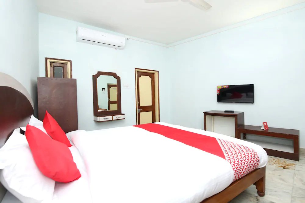 Raja By OYO Rooms