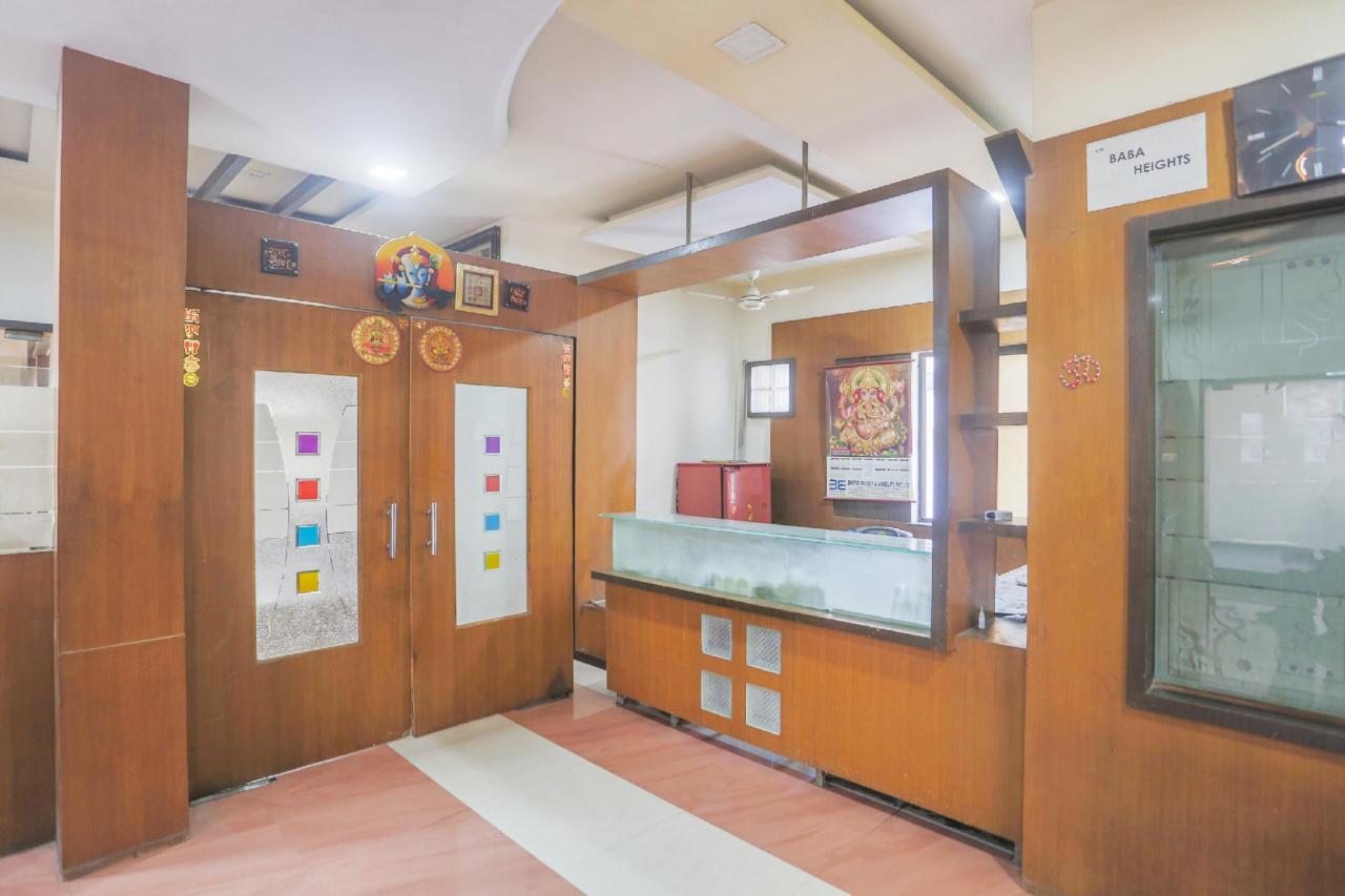 Hotel Red Queen by OYO Rooms