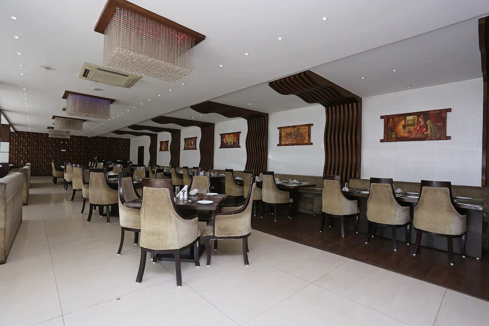 Capital O 22733 Wood Castle