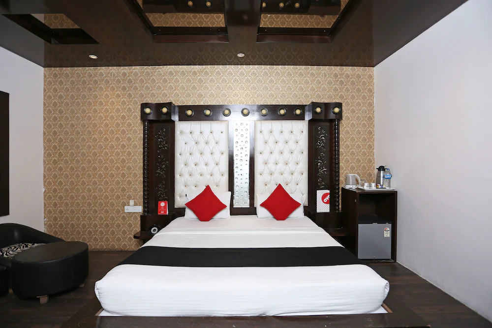 Capital O 22733 Wood Castle