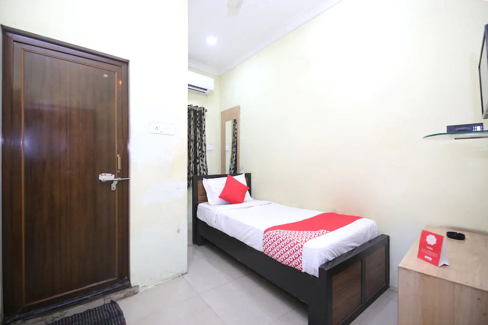 Hotel Multi Star By OYO Rooms