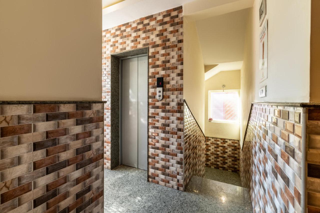 Hotel Raj by OYO Rooms