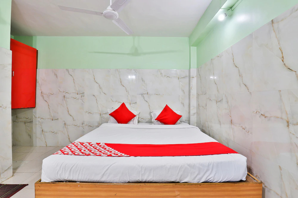 Hotel Silver By OYO Rooms