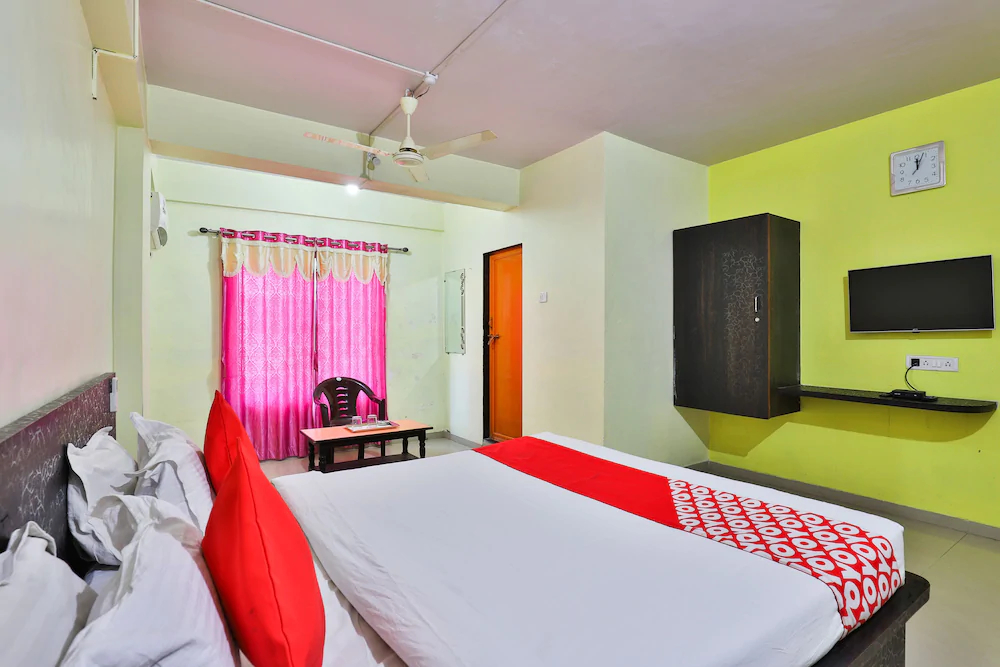 Hotel Silver By OYO Rooms