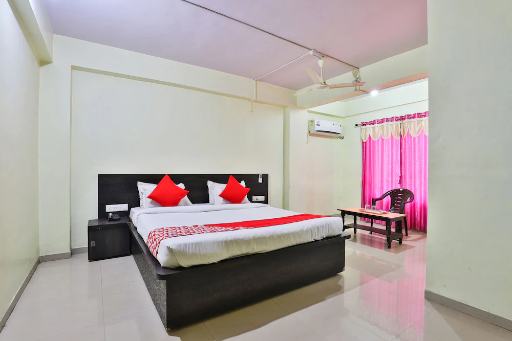 Hotel Silver By OYO Rooms