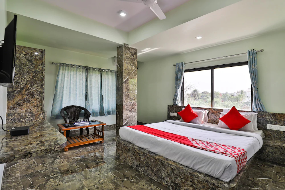Hotel Silver By OYO Rooms