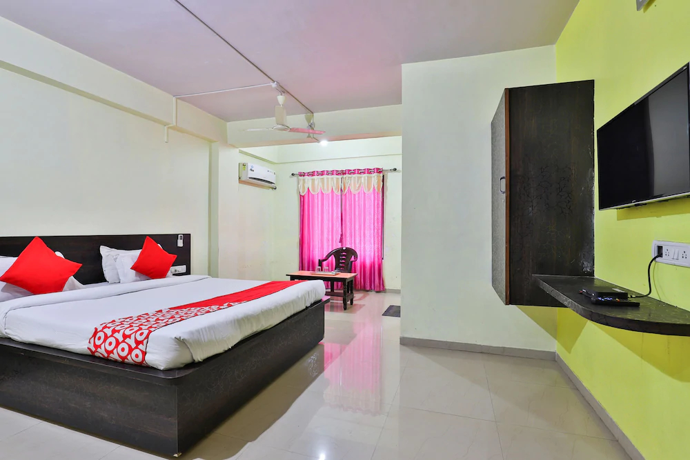 Hotel Silver By OYO Rooms