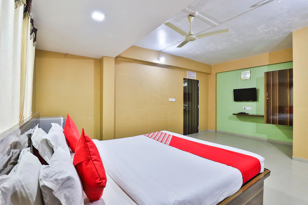 Hotel Silver By OYO Rooms