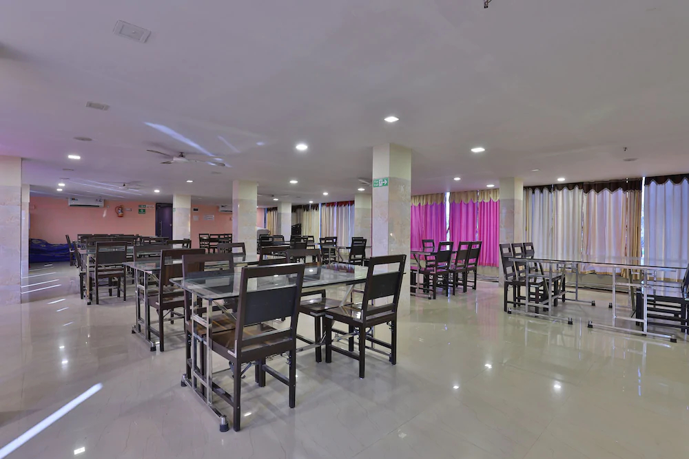 Hotel Silver By OYO Rooms