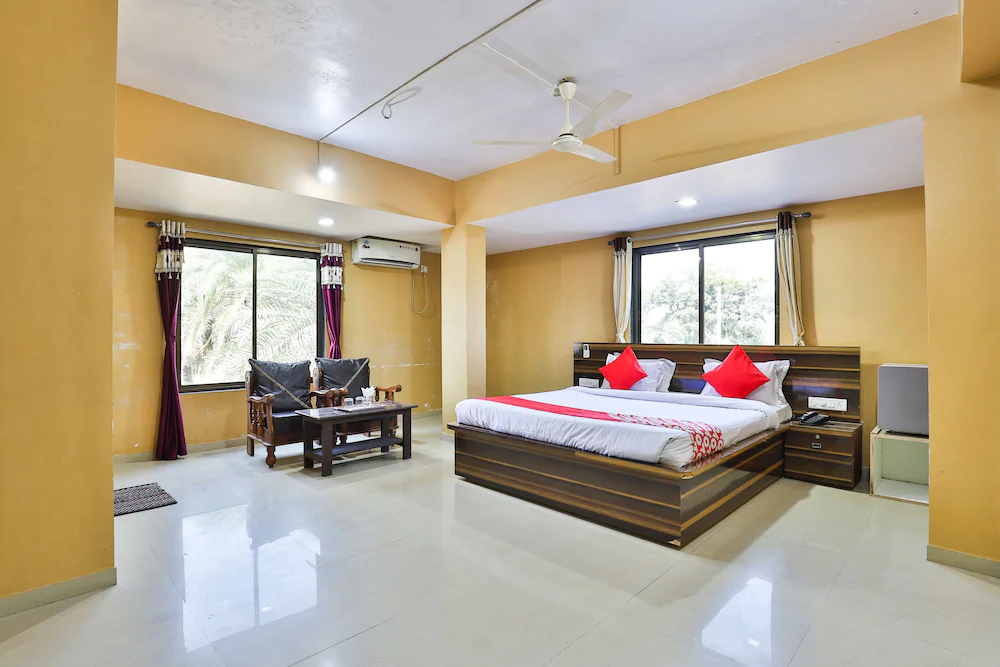 Hotel Silver By OYO Rooms