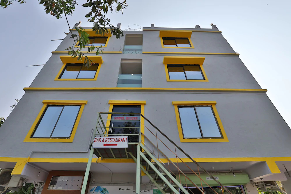 Hotel Silver By OYO Rooms
