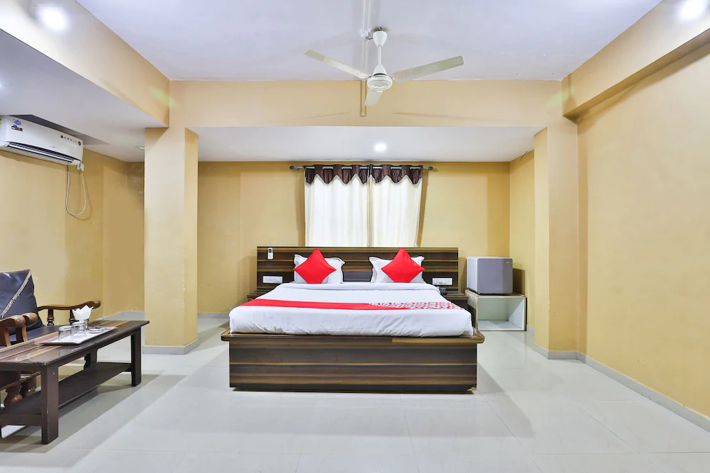 Hotel Silver By OYO Rooms