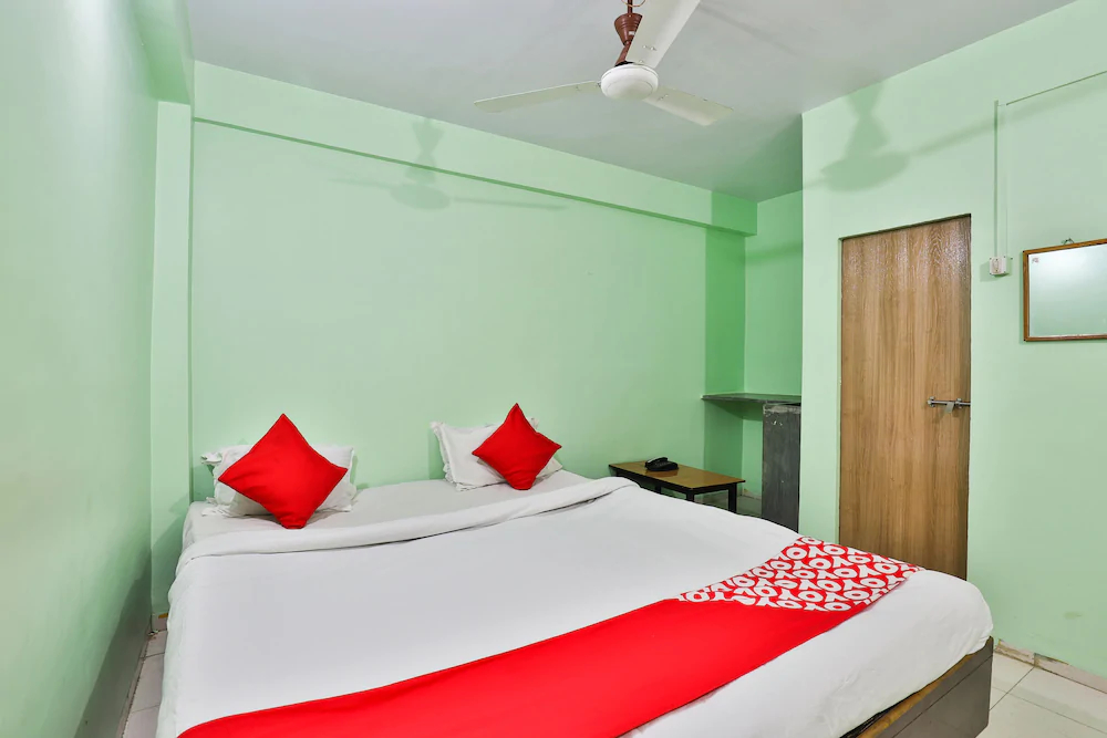 Hotel Silver By OYO Rooms