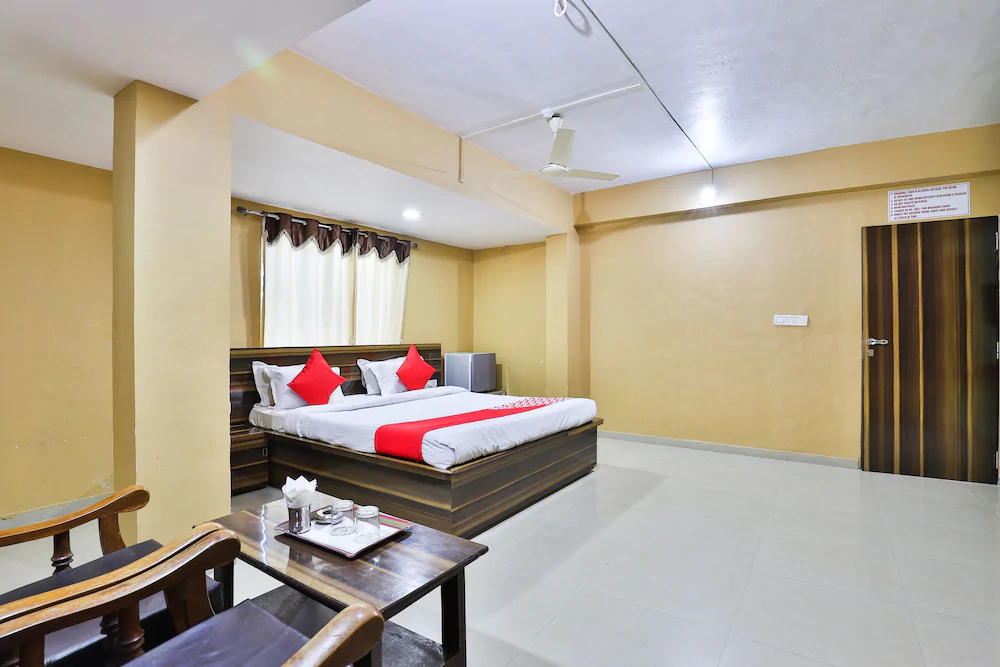 Hotel Silver By OYO Rooms
