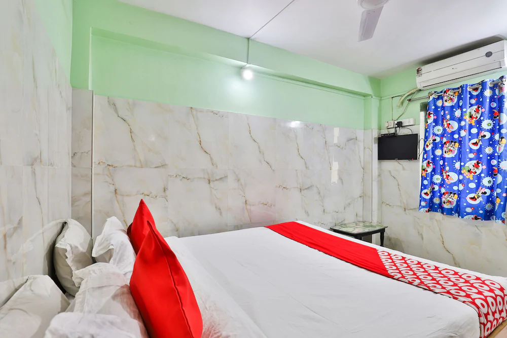 Hotel Silver By OYO Rooms