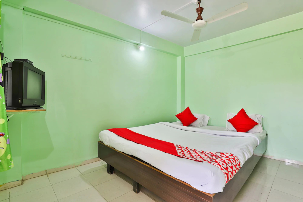 Hotel Silver By OYO Rooms