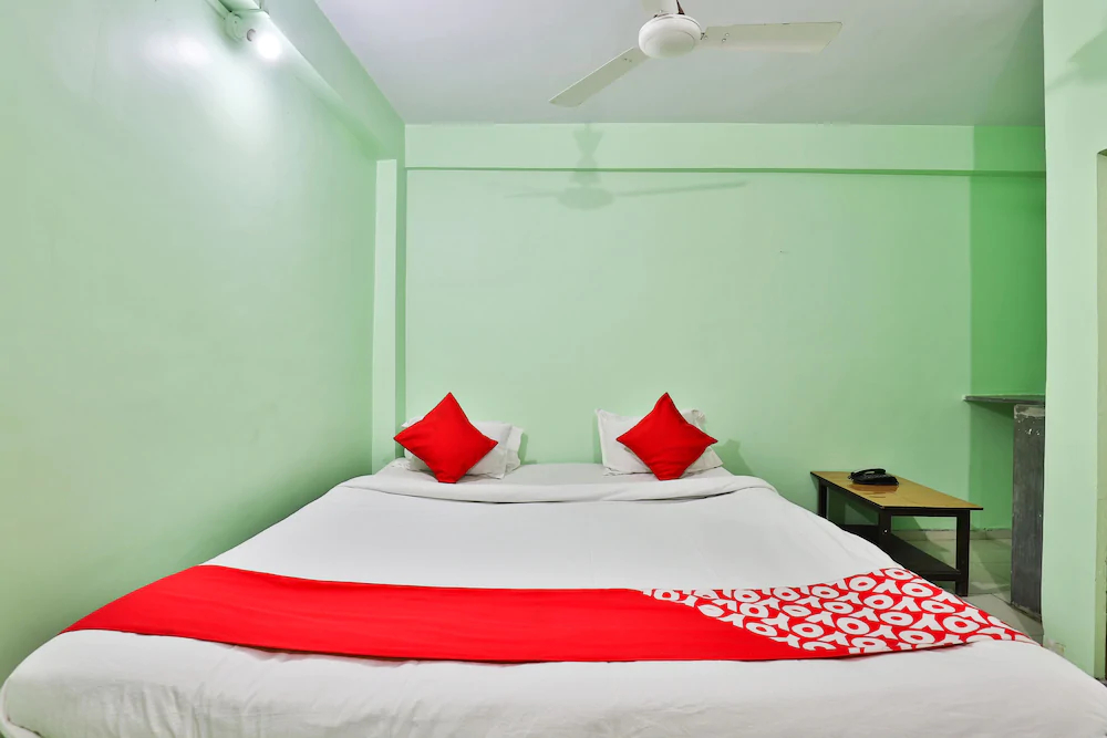 Hotel Silver By OYO Rooms